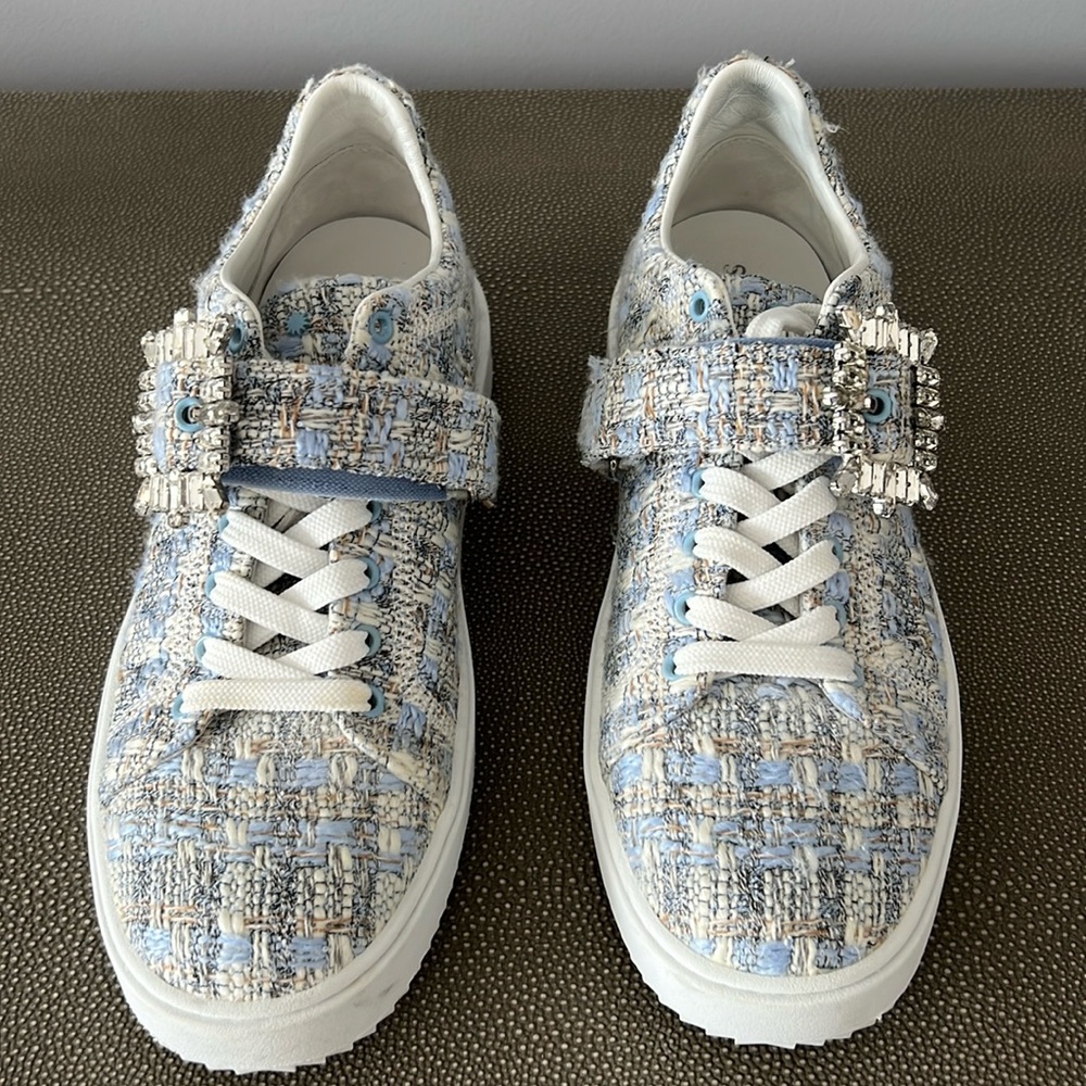 Stuart Weitzman SHINE BUCKLE SNEAKER. Super stylish